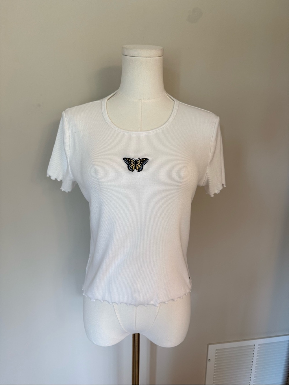 Hollister White Ribbed Butterfly Baby Tee Y2K Fitted Lettuce Hem Top M 🦋